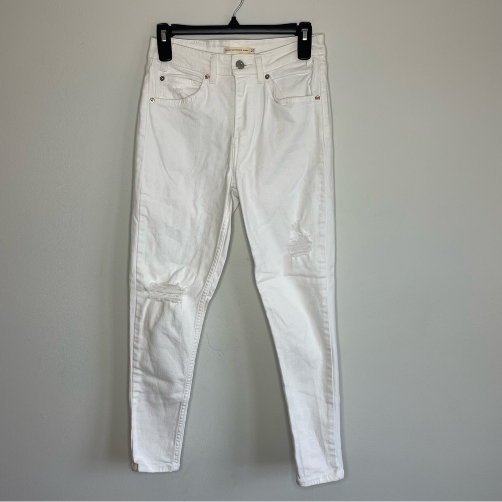 NWOT Levi’s 721 Vintage High Rise Skinny Solid White Distressed Jeans